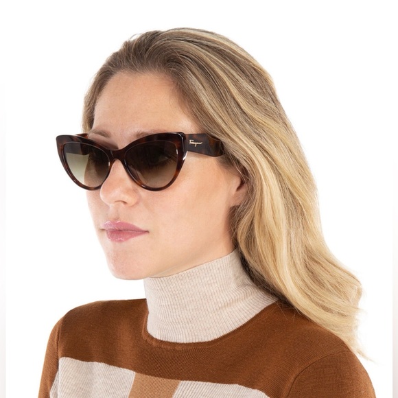 NEW Salvatore Ferragamo SF930S - Picture 9 of 10